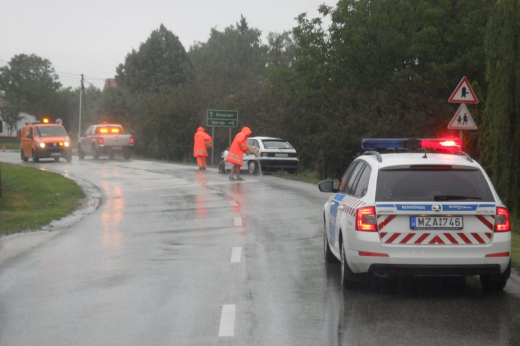 Két személyautó ütközött Pápakovácsi belterületén