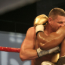 Brutális pofonok a pápai boxgálán