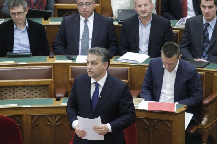 Orbán Viktor: A Pápai Húsgyár helyzete a felvett hitelek miatt zűrös