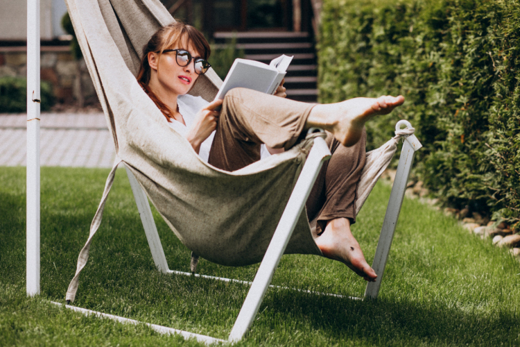 Otthoni nyaralás? Így alakítsuk át a kertet tökéletes pihenőhellyé