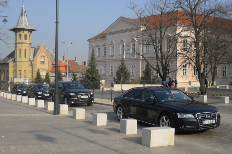 Áder János köztársasági elnök Pápára látogatott