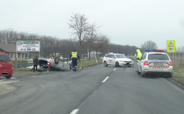 Baleset Pápa és Takácsi között