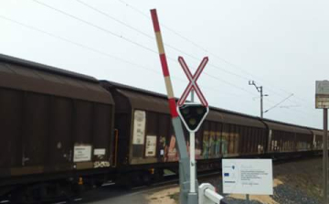 Figyelem: A csornai sorompó vacakol!