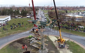 Emléktáblát helyeznek el az Év körforgalmának választott pápai csomópontban