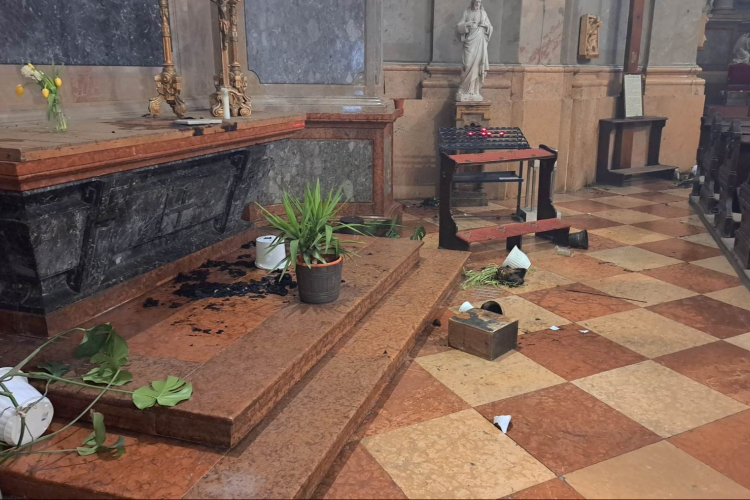 Őrizetben a templomi gyújtogató