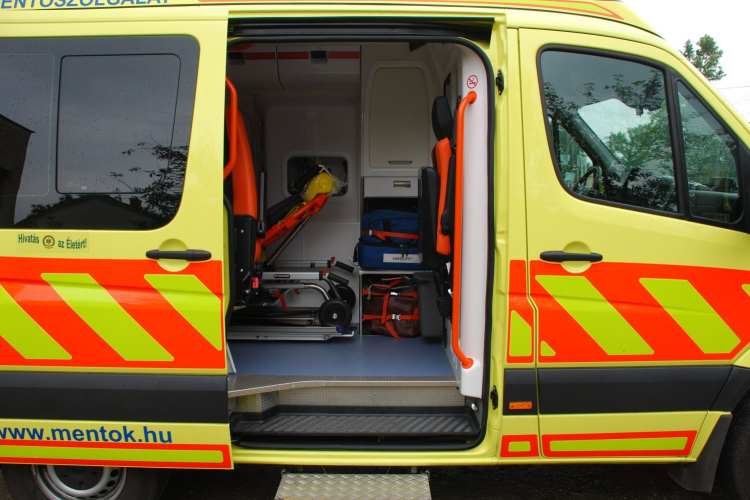 Újra kellett éleszteni egy nőt a Türrös szalagavatón