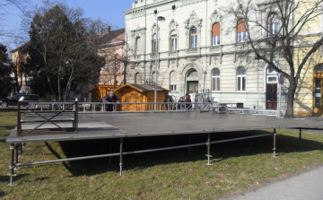 Szerdán 10 órakor kezdődik az ünnepi műsor