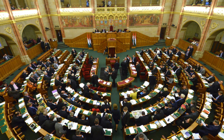 Nem járult hozzá az ellenzék a koronavírus-törvény házszabálytól eltérő tárgyalásához