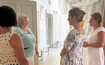 A pápai kórházban tett látogatást Ujvári Szilvia