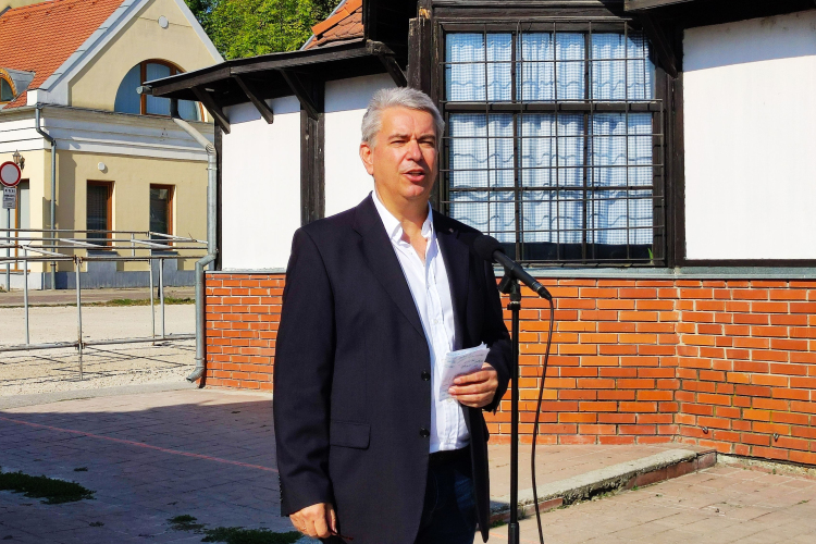 Előválasztás Pápán: A piacnál állítják fel az előválasztási sátrat