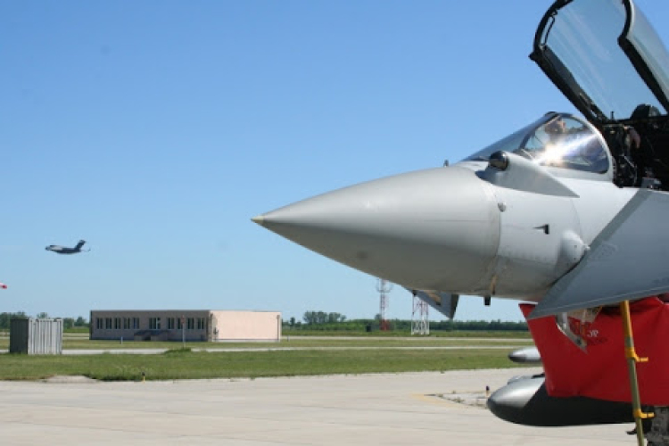 Katonai fejlesztési keretegyezményt írt alá Magyarország és az Egyesült Államok