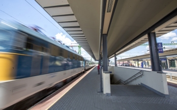 Befejezték a dél-balatoni vasútvonal felújítását, szombattól csökken a menetidő