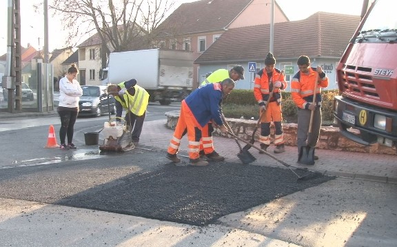 Két millió forintból kátyúztak ősszel