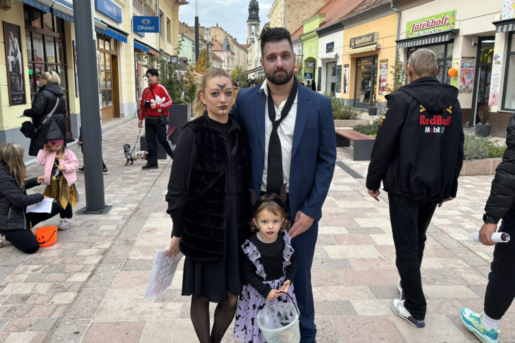 Megtelt a belváros - Szuper halloweeni forgatag Pápán