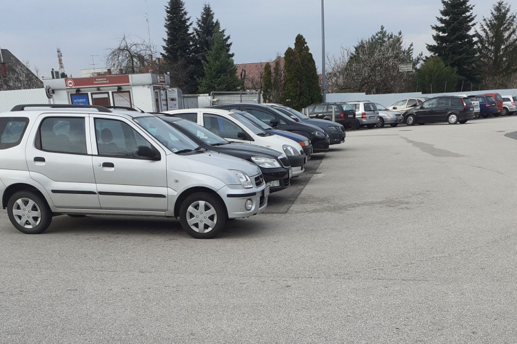 Miért fotózzák a rendszámokat a pápai Lidl parkolójában? 