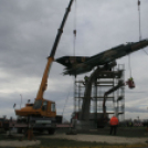 MiG-21 Emlékmű - Pápa - A gép emelése