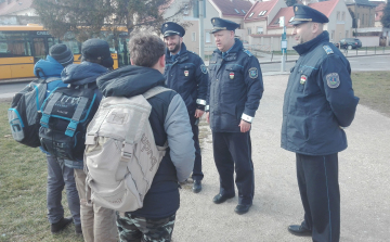 Diákokat ellenőriztek Pápán