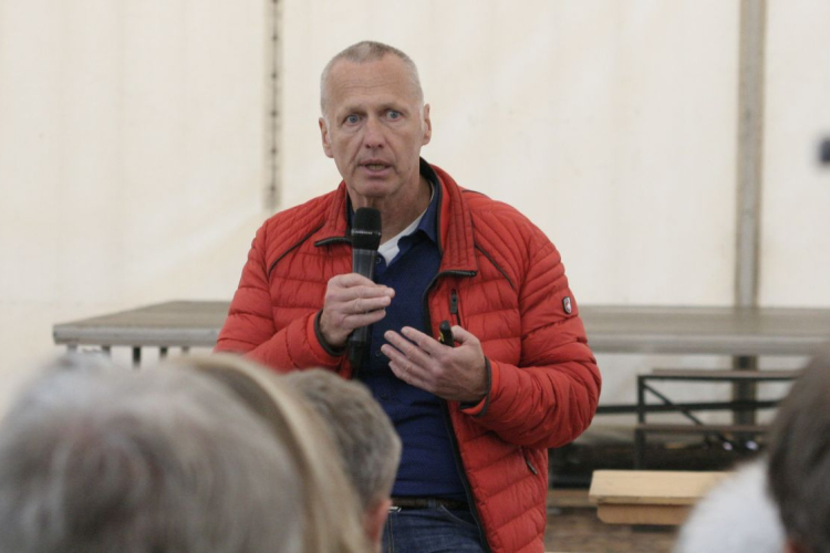 Georg Spöttle Pápán: Óriási tétje van a jövő vasárnapi választásoknak