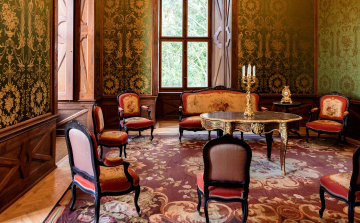 Magyarország kormánya a pápai kastélyban készült fotóval köszönti a magyar kultúrát