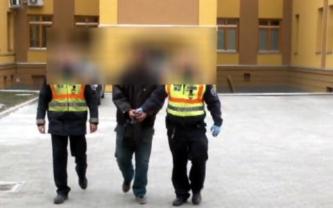 Kiraboltak egy embert a nyílt utcán