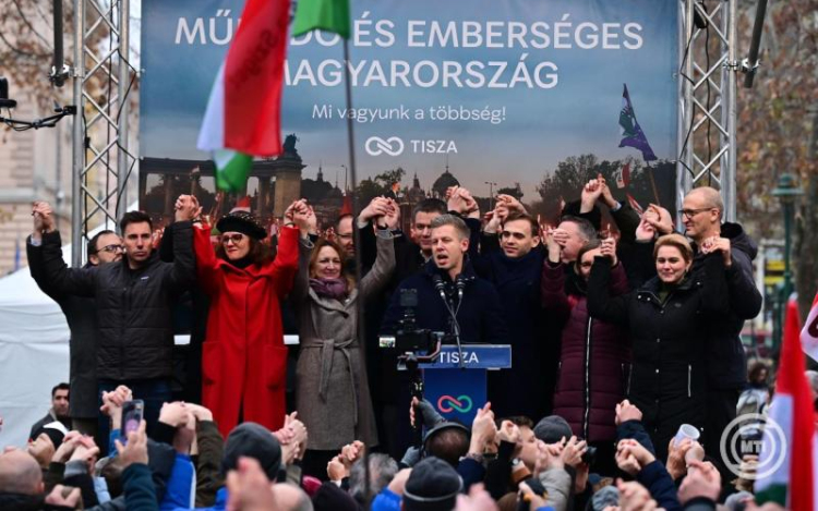 Magyar Péter: a Tisza Párt működő és emberséges hazát kínál Magyarországnak