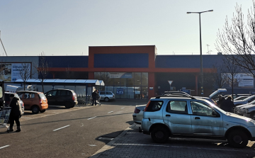 Korlátozza a Tesco az áruházaiban egyidőben tartózkodó vásárlók számát