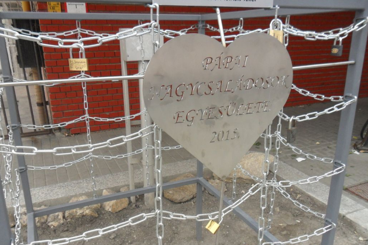 Szerelmesek figyelem! Már Pápán is lakatolhattok