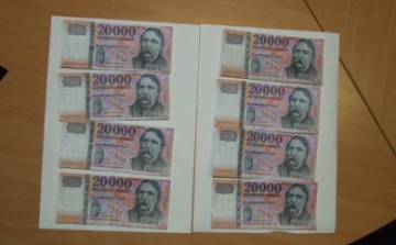 Pénzhamisítót fogtak a pápai rendőrök!