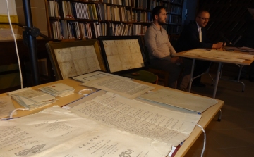 Többszáz éves pápai vonatkozású dokumentumokat vásárolt a város