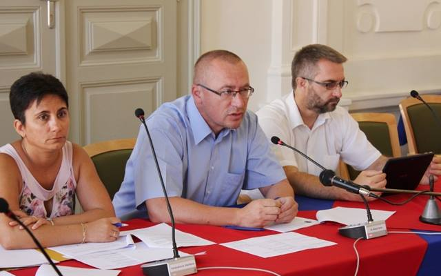 Több pénz járdaépítésre, focira és oktatásra