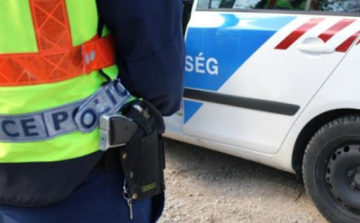 Rendőrkézen az eltiltott sofőr és körözött utasa