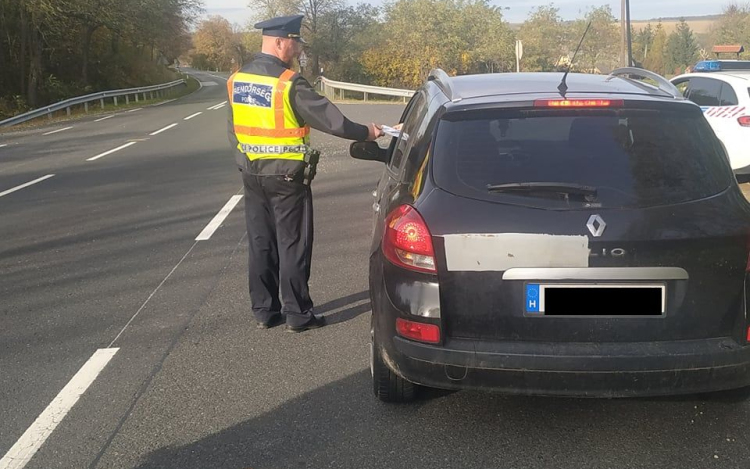 A Látni és látszani akciót népszerűsítették a pápai rendőrök