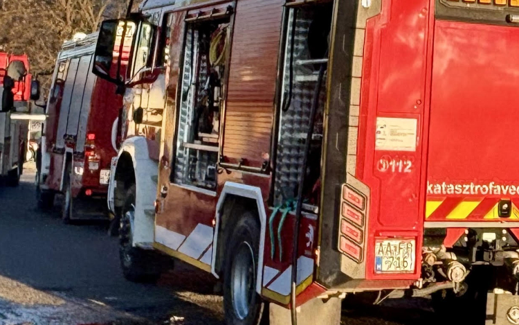 A sínekre csúszott egy autó Pápateszérnél