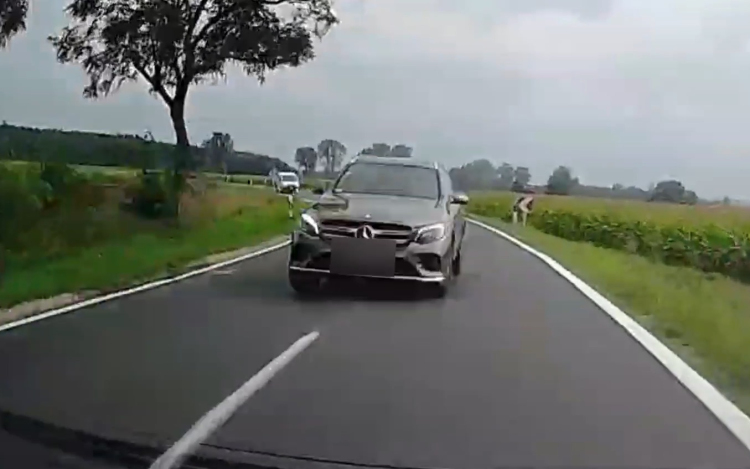 Vérfagyasztó jelenet a 83-ason