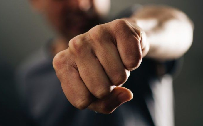 A nyílt utcán esett neki testvérének, az egyik Pápa melletti faluban