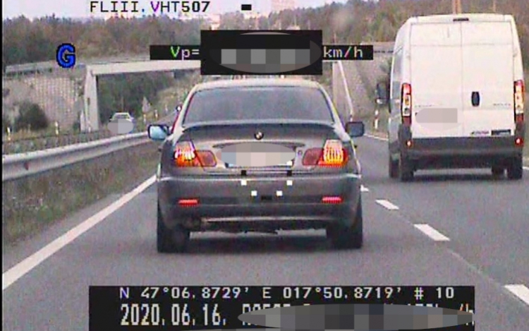 212-es sebességgel száguldott a pápai fiatal a 8-ason!