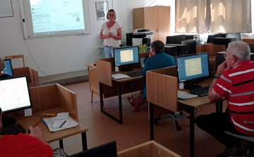 Pápára is megérkezett az Idősoktatás.hu