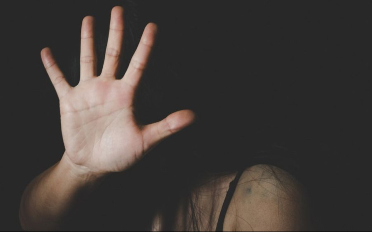 Brutális! Ájulásig rugdosta volt élettársát a pápai férfi