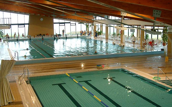 Ideiglenesen bezár a pápai uszoda