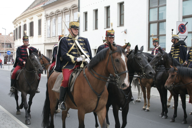 Vasárnap huszárparádé lesz a városban