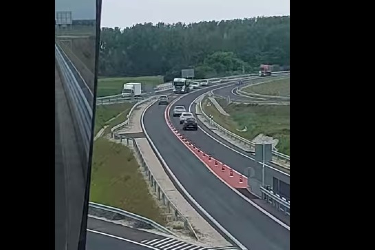 Hajmeresztő dolgot csinált az autós Pápa határában - Videó