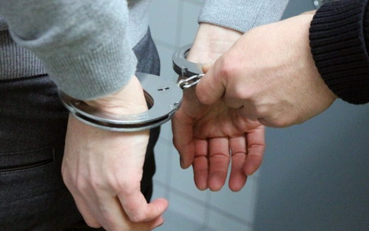 Több elfogatóparancs volt érvényben a pápai fiatal férfi ellen