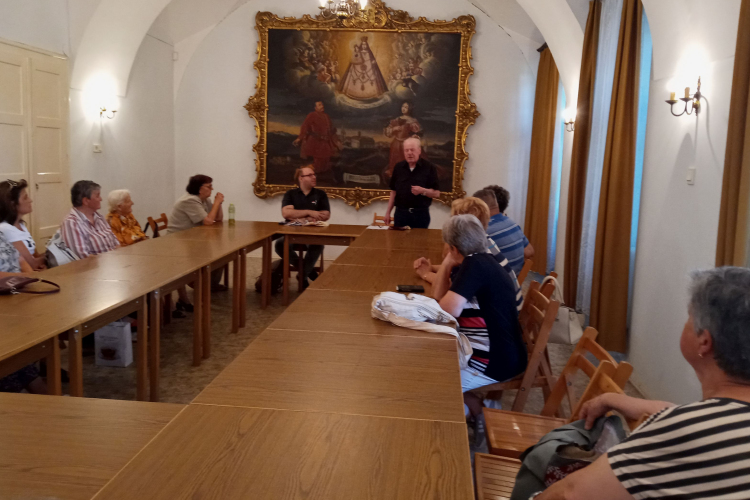 Rendhagyó egyleti ankét az apát-plébánossal