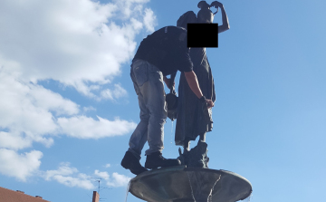 A szökőkút tetején ült a körözött férfi