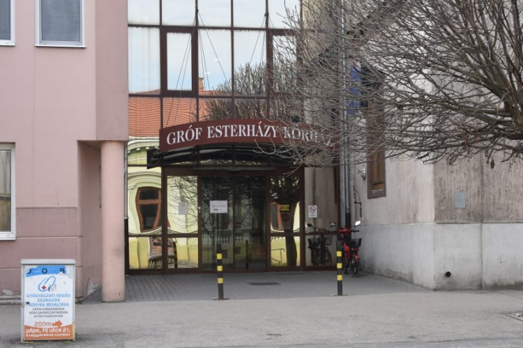 Figyelem! Május 15-től vérvétel előtt is kell sorszámot kérni az automatánál