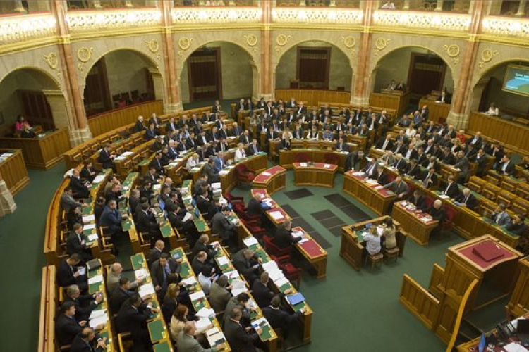 A kormány tagjait kérdezik a képviselők 