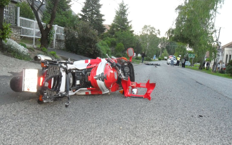 Meghalt egy motoros Pápakovácsi belterületén