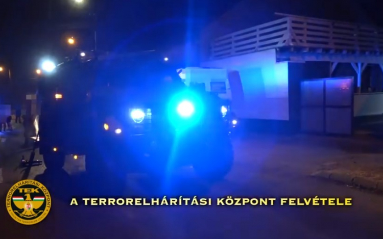 Döntött a bíróság: Előzetesben maradnak az emberkereskedelemmel és kényszermunka bűntettével gyanúsított pápaiak