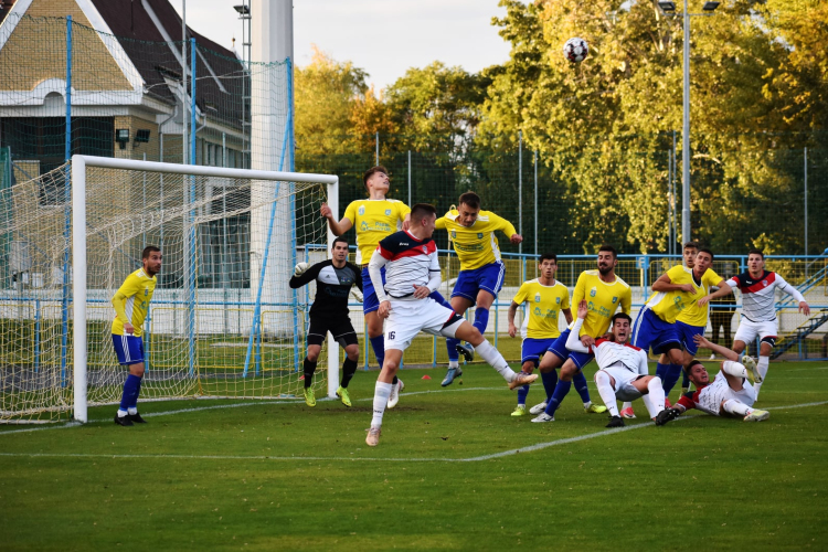 Nagy küzdelemben maradt alul a 70 percig emberhátrányban futballozó Perutz