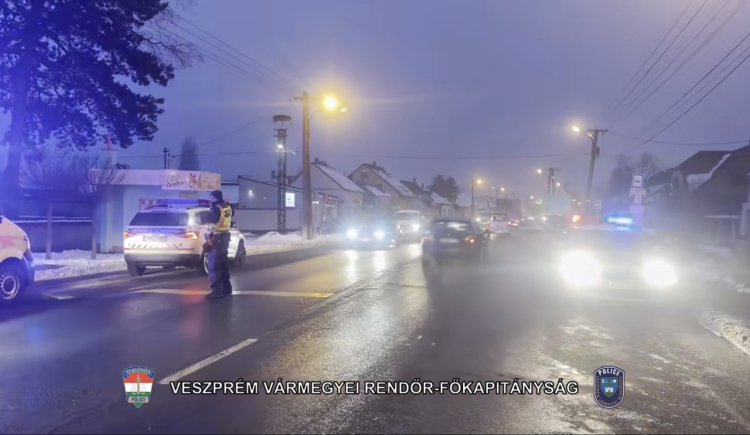 Gyalogátkelőhelyen sodort el egy járókelőt